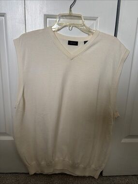 Izod Men's Cream V-Neck Sweater Vest - Pullover Knit